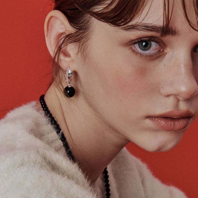 Etrive Leaf Earrings_Onyx