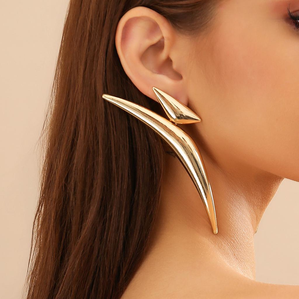 Exaggerated Geometric Triangular Curved Pipe Jewelry Earrings, Cross-border Earrings, Light Luxury and High-end Design Sense, Sharp Corners