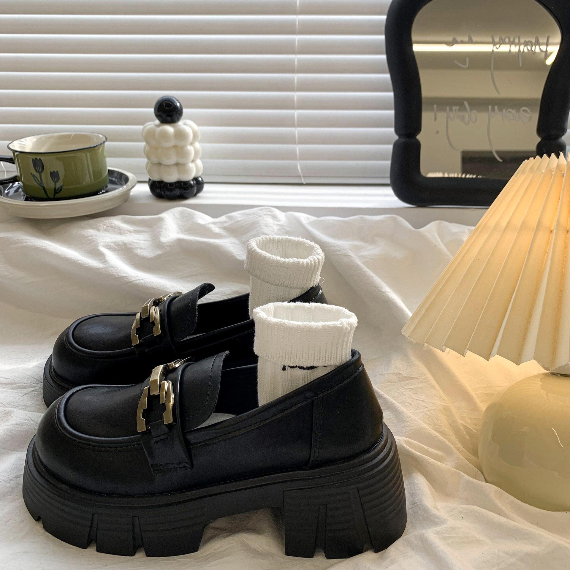 

Черные ретро-лоферы, маленькие кожаные туфли, женские, весна 2025, новые универсальные французские туфли на толстом каблуке с круглым носком, британские туфли-одиночки 35 чёрный