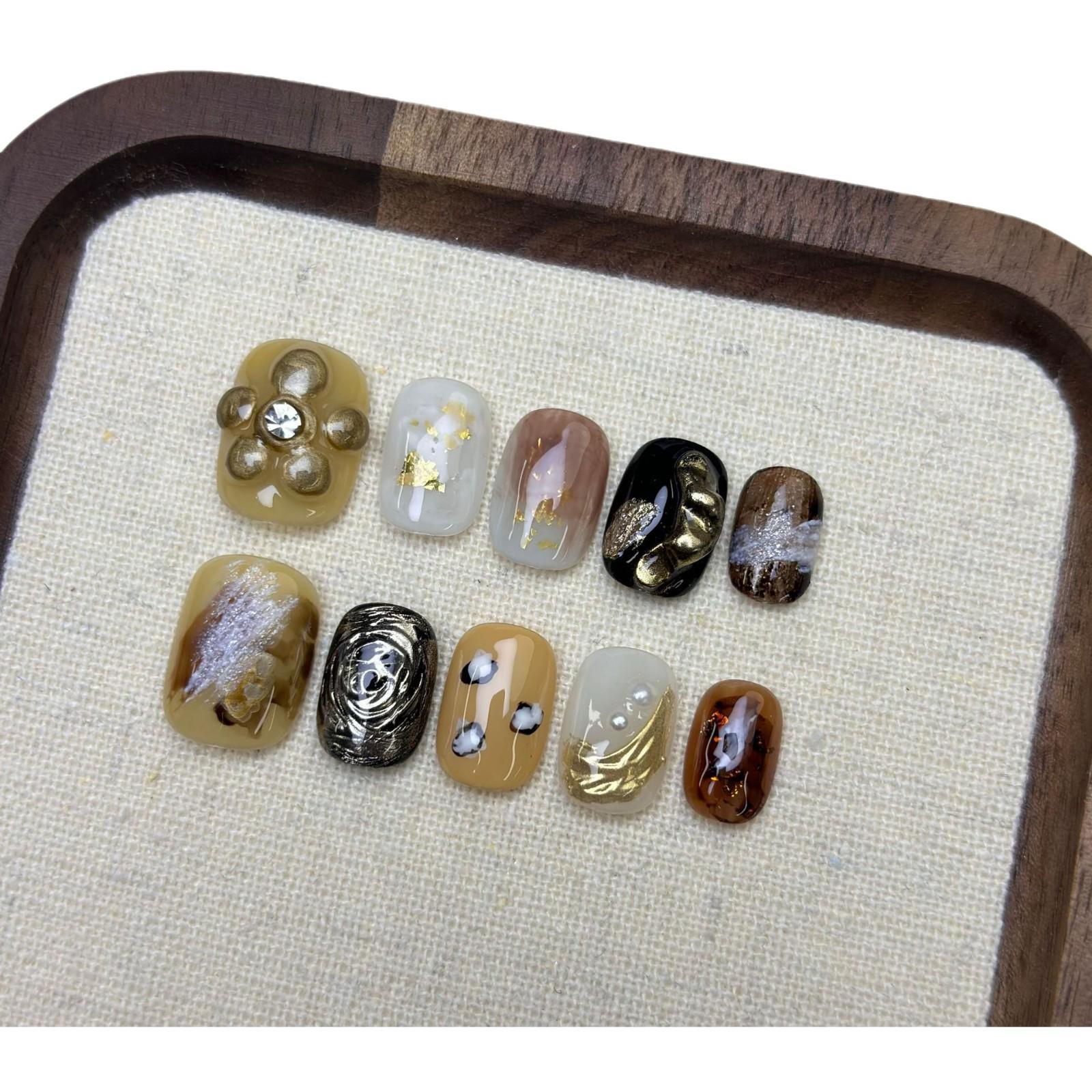 

Golden Wilderness Gradient Whitening Short Nail Art Press-Ons Medium