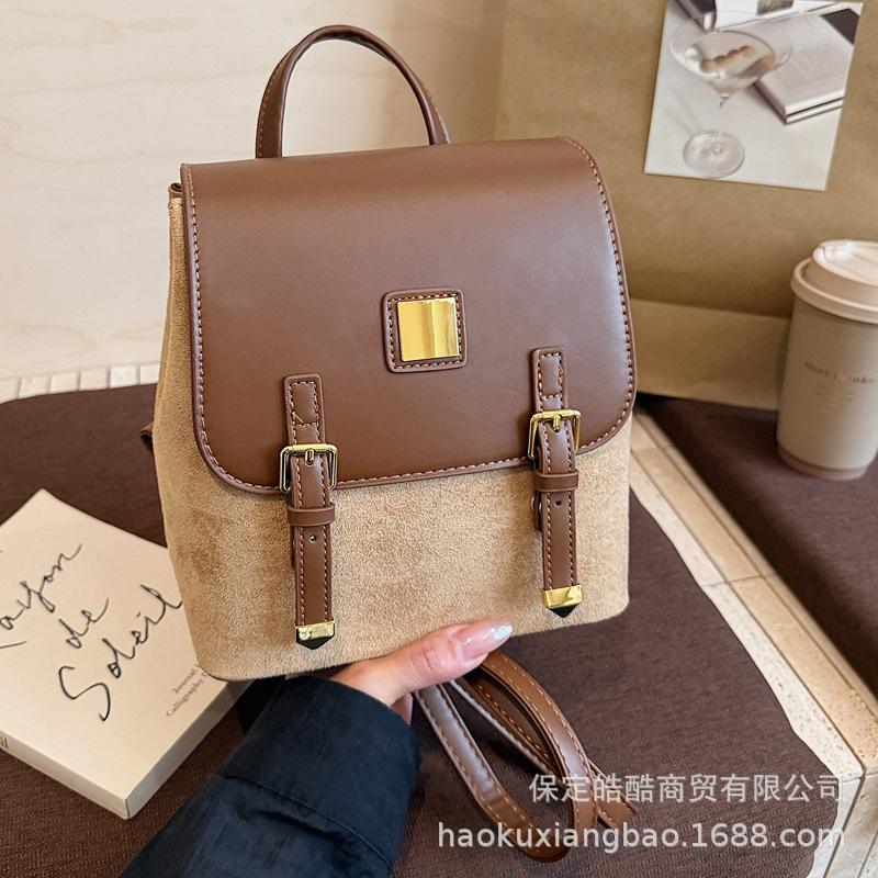 College style versatile temperament backpack 2025 casual super fire Korean version ins autumn and winter popular commuter women's small bag