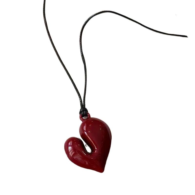 Love Pulling Sweater Chain Simple Versatile High End Heart Pendant Necklace for Women красный