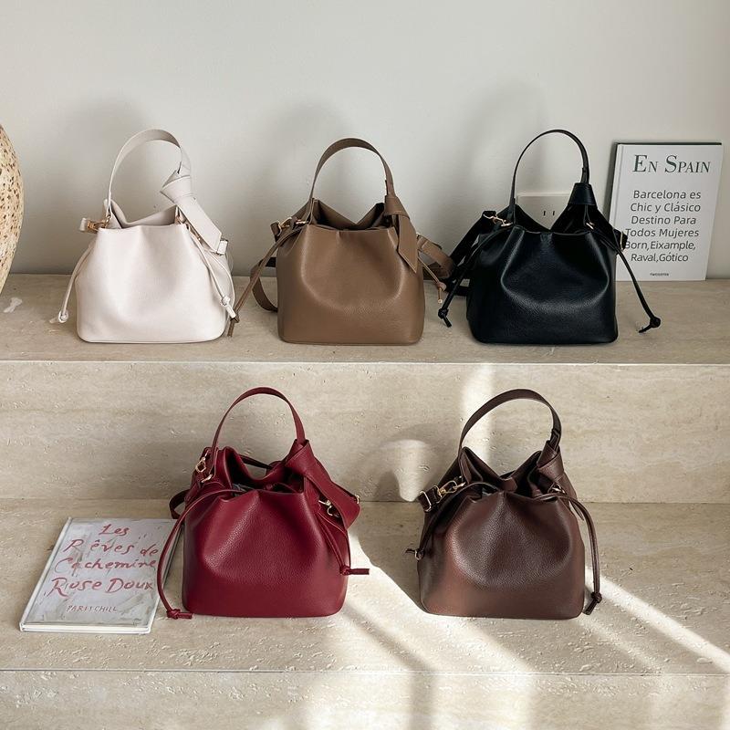 New leather texture commuter versatile shoulder messenger bag niche fashion handbag European and American popular women's bag