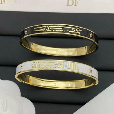 Classic High-End Women's Retro Bracelet with CD Letter, Brass Material