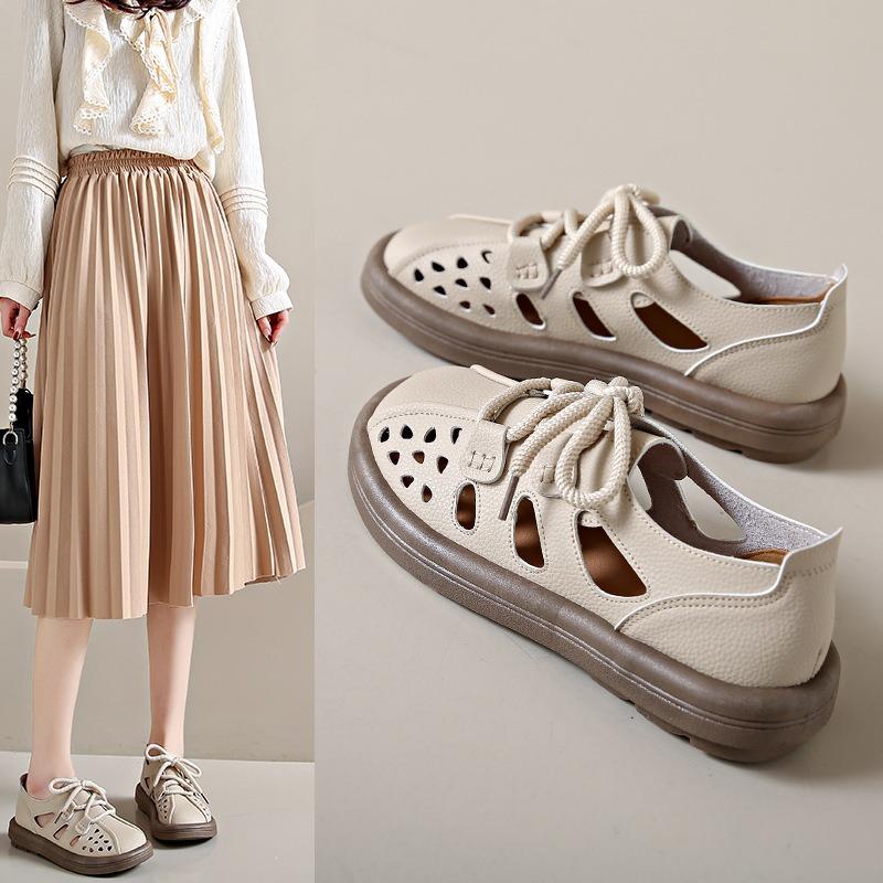 Spring and Summer New Retro Hollow Sandals Female Korean Version of The Big Yards of Casual Students Strap