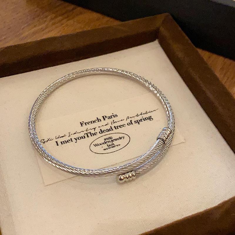 Light Luxury and High-end Micro Inlaid Zircon Bracelet with Fashionable Temperament, Niche and Versatile Bracelet, Handmade Accessory