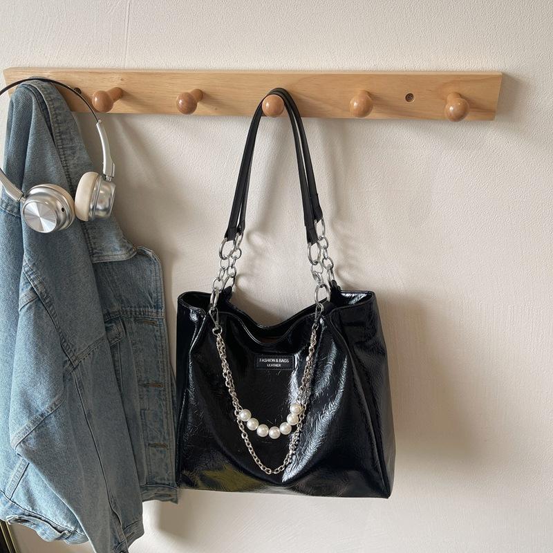 

Large-capacity bag women s summer versatile new simple shoulder bag leisure chain commuter tote bag чёрный