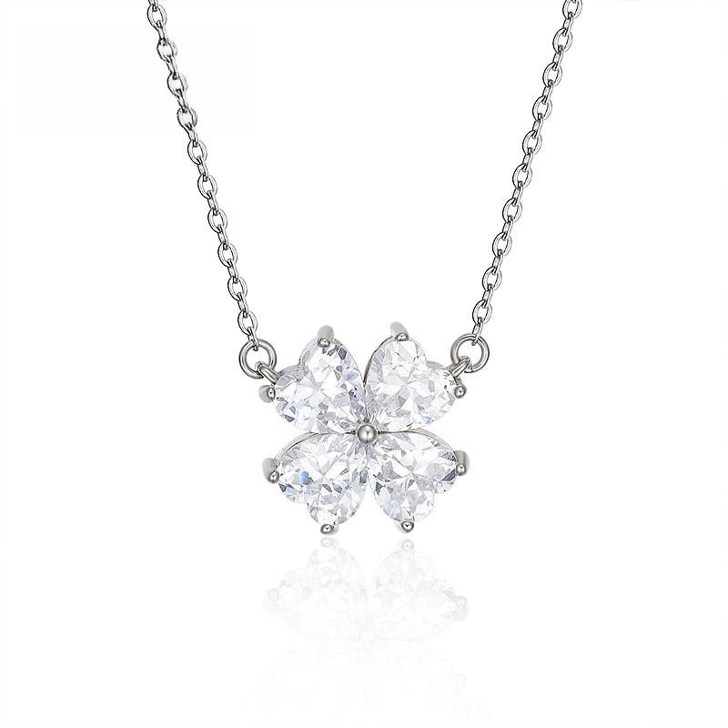 Heart-shaped Zircon Necklace with Four leaf Clover