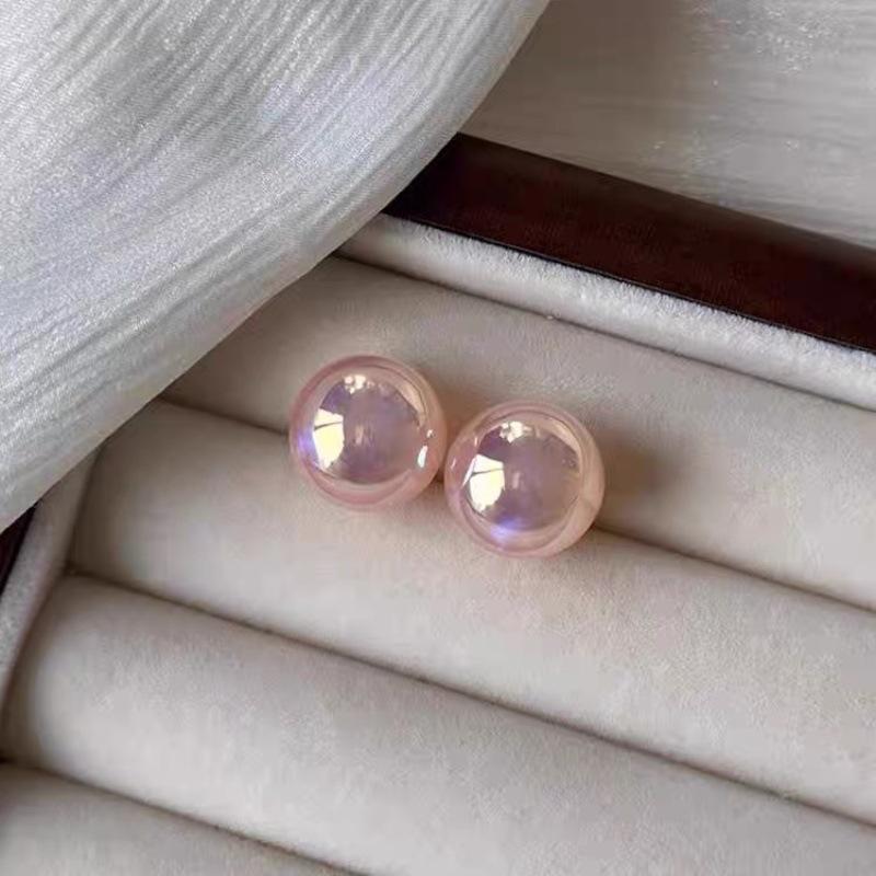 

Mermaid-style bread-shaped pearl stud earrings with earlobes, elegant and sophisticated earrings that suit any style. 10mm розовый