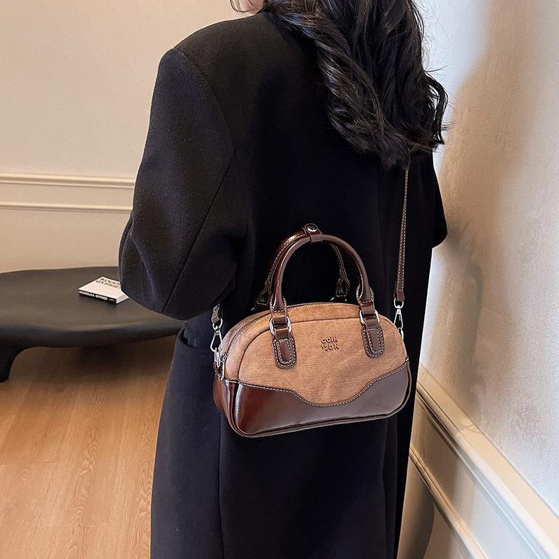 Premium sense retro contrasting color portable bowling bag women 2025 new trendy shoulder bag versatile messenger bag