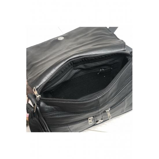 Taschen und Koffer Mittelgroße Damen-Umhängehandtasche aus echtem Leder.