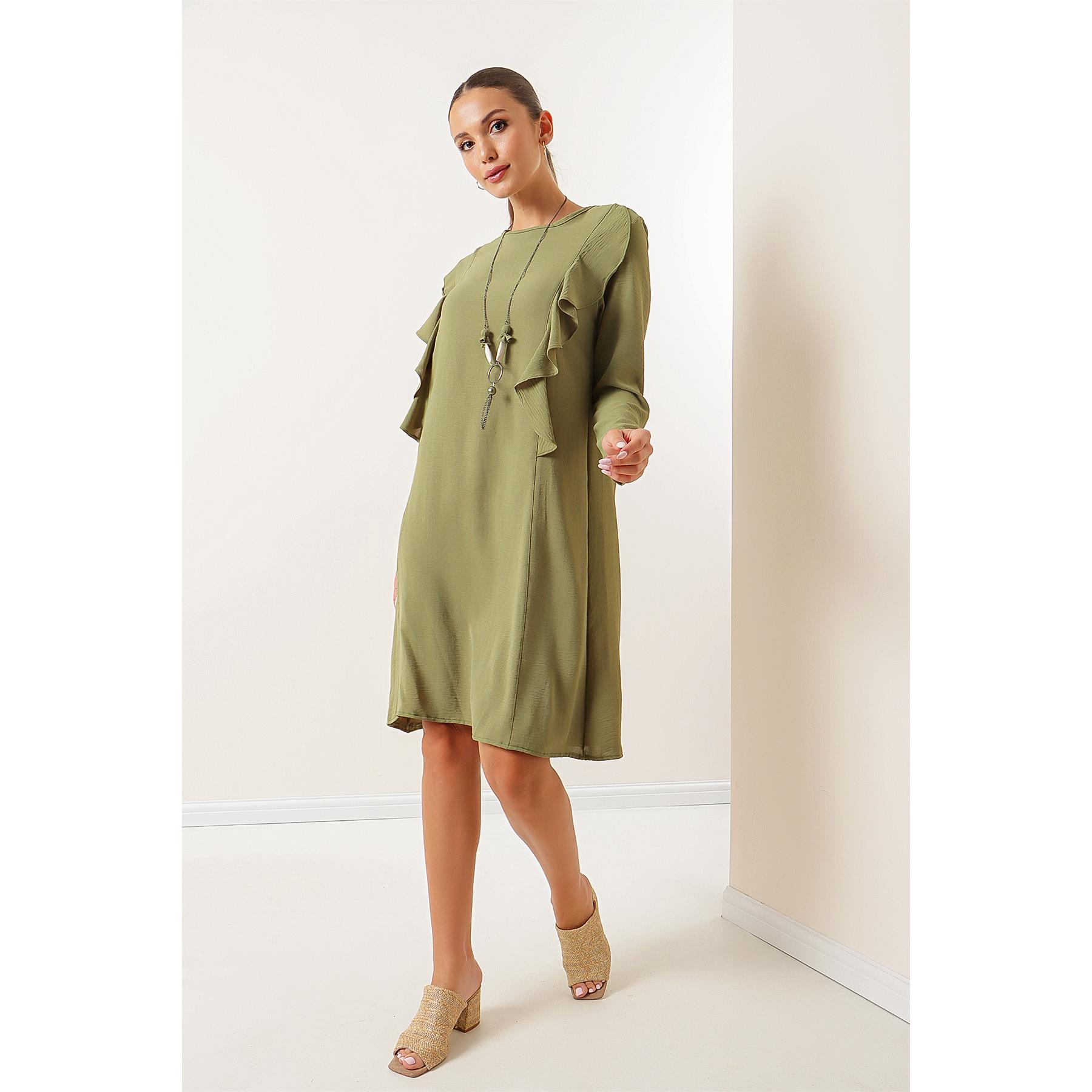 

Платье для пилотажа с оборками и длинными рукавами с колье