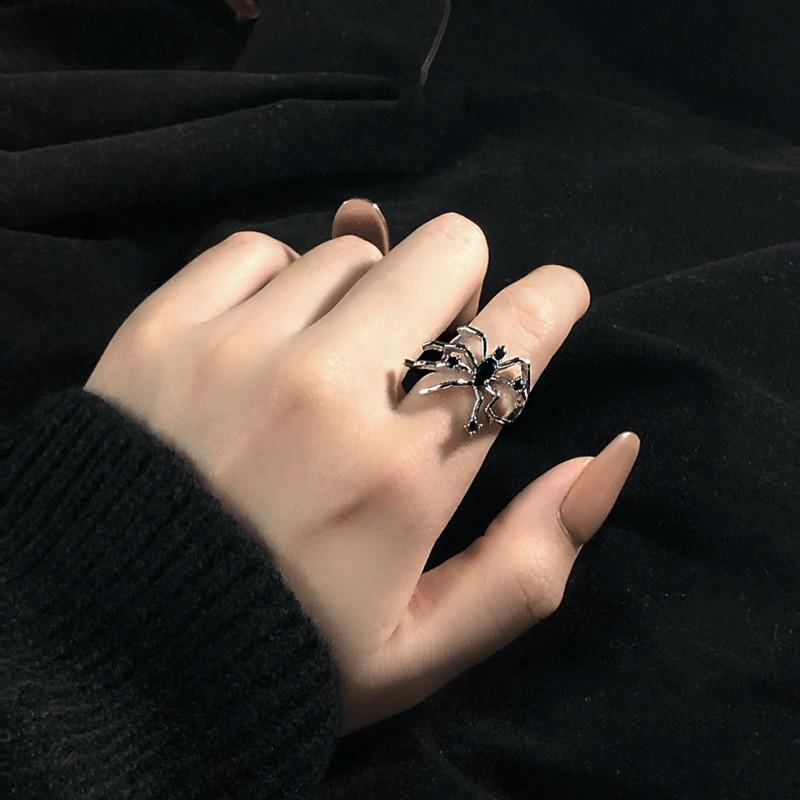 Nastavitelný Geometrický Prsten s Černým Zirkonem pro Ženy – Stylový, Špičkový, Trendy Design s Jedinečnou Osobností