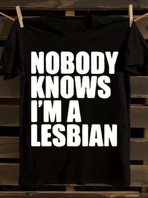 Funny Nobody Knows I'm A Lesbian 's T-shirt