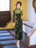 Grünes Samt-Diamant-Jacquard-Cheongsam: Elegantes Retro-Midikleid im neuen chinesischen Nationalstil für Frauen mittleren Alters.
