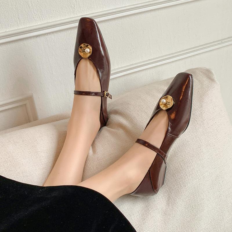 New cowhide women's small leather shoes non-slip cowhide sole low heel casual fashion black leather women's shoes four seasons single shoes