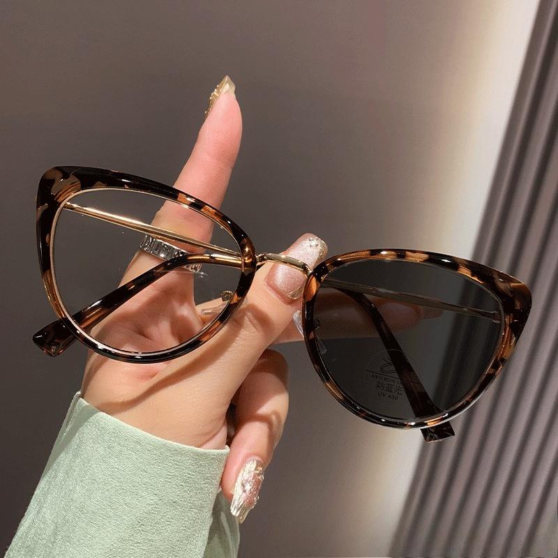 Trendy Photochromic Cat Eye Glasses Anti Blue Light Ultra Light Non Prescription Flat Glasses Alloy TR Frame