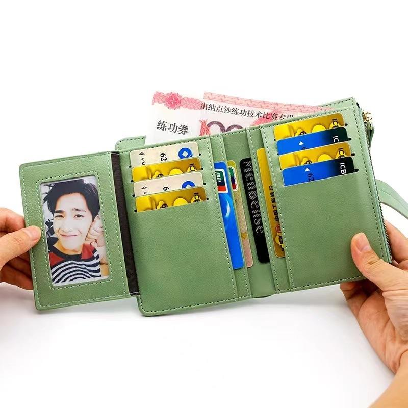 Short women's wallet, leather zipper card bag, trendy change bag.