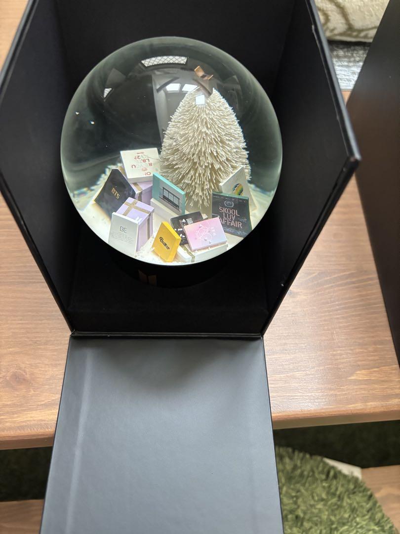 

[USED] BTS March Box Snow Globe 10