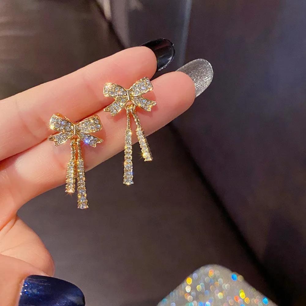 2025 New Trend Simulation Pearl Long Earrings Women's Flower Rhinestone Wedding Pendant Earrings Fashion Korean Jewelry Earrings