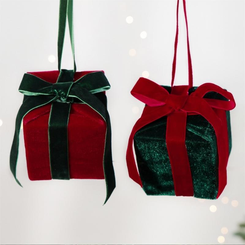 Geschenkbox Weihnachtsbaumschmuck mit Weichstoffbezug, erhabenem Banddetail, strukturiertem Zentrum und Baumaufhängeschlaufe