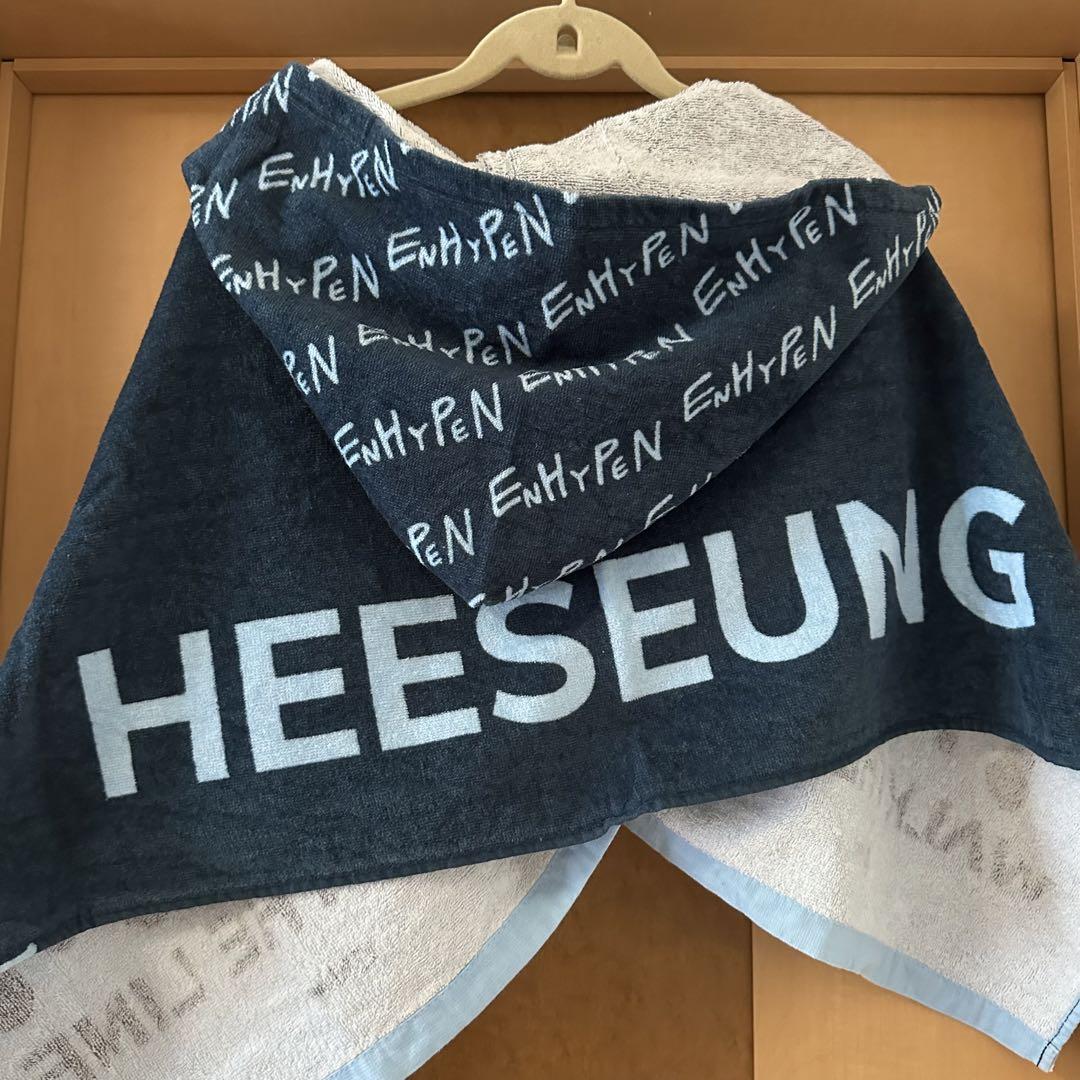 

[USED] ENHYPEN Hooded Towel with Trading Card