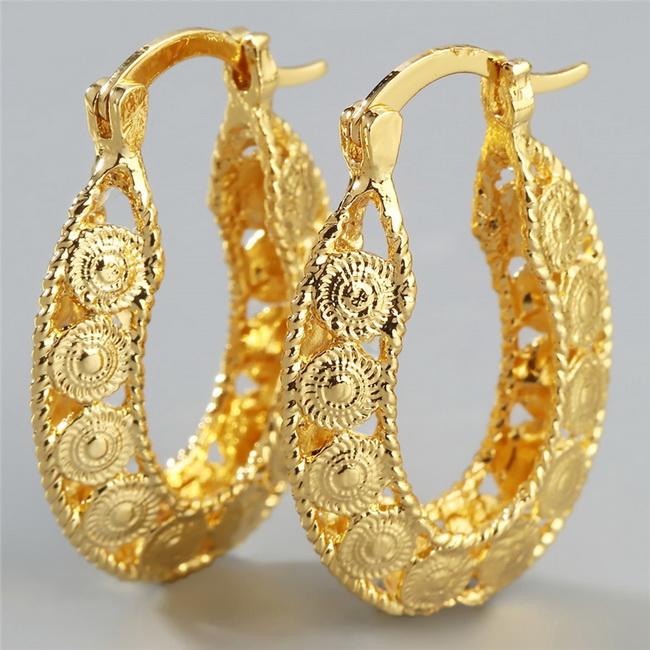 Vintage Simple Geometric Earring Small Circle Hollow Hoop Earrings for Women Golden Color Shiny Fashion Jewelry Wedding Party