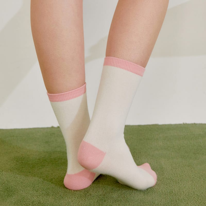 MONTH IN MONTH OUT color match_ivory&pink