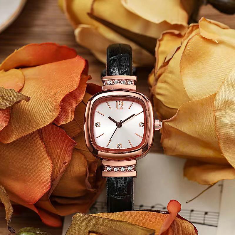 Yeni Moda Kadın Lüks Kare Deri Saat Kadın Retro Kol Saatleri Öğrenciler Günlük Kuvars Saatler Hediyelik İçin Reloj Mujer