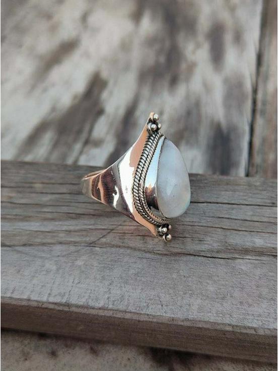 He Cheng Retro Moonstone Ring - European & American Fashion Punk Style Jewelry