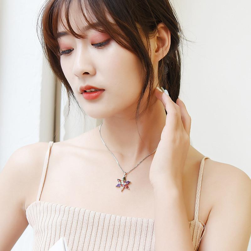 Elegant Floral Design Short Necklace With Zircon Flower Charm For Women