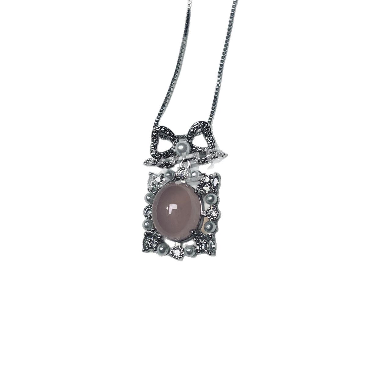 Oval Jade and Pearl Bow Knot Pendant – Elegant and Exquisite Jewelry Chain
