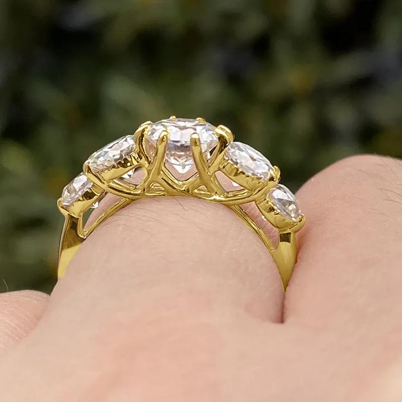 Huitan Gold Color Wedding Band Eternity Rings for Lady Luxury Claw Set Round Zirconia Finger  Female Gorgeous Accessories