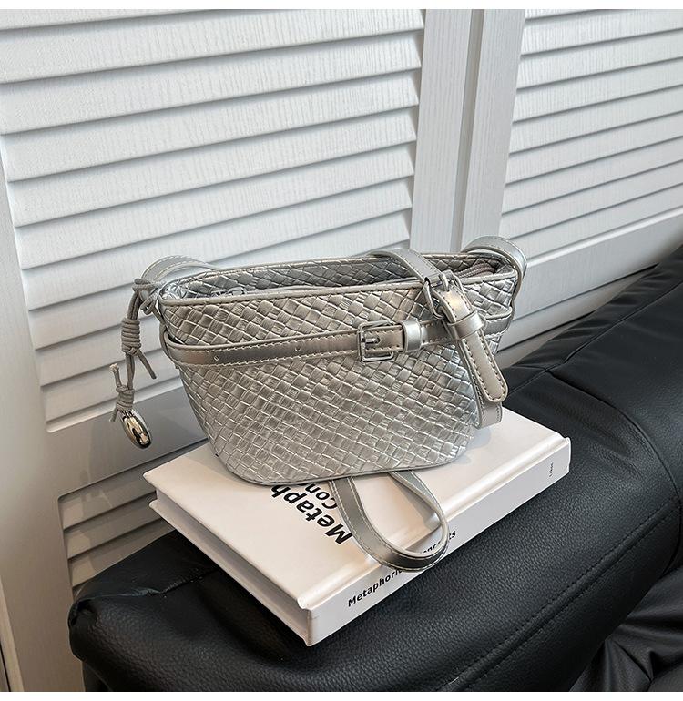 2025 New Fashion Versatile Trend Single Shoulder Small Square Hand Bag Feeling Bag Summer New Exquisite Messenger Bag