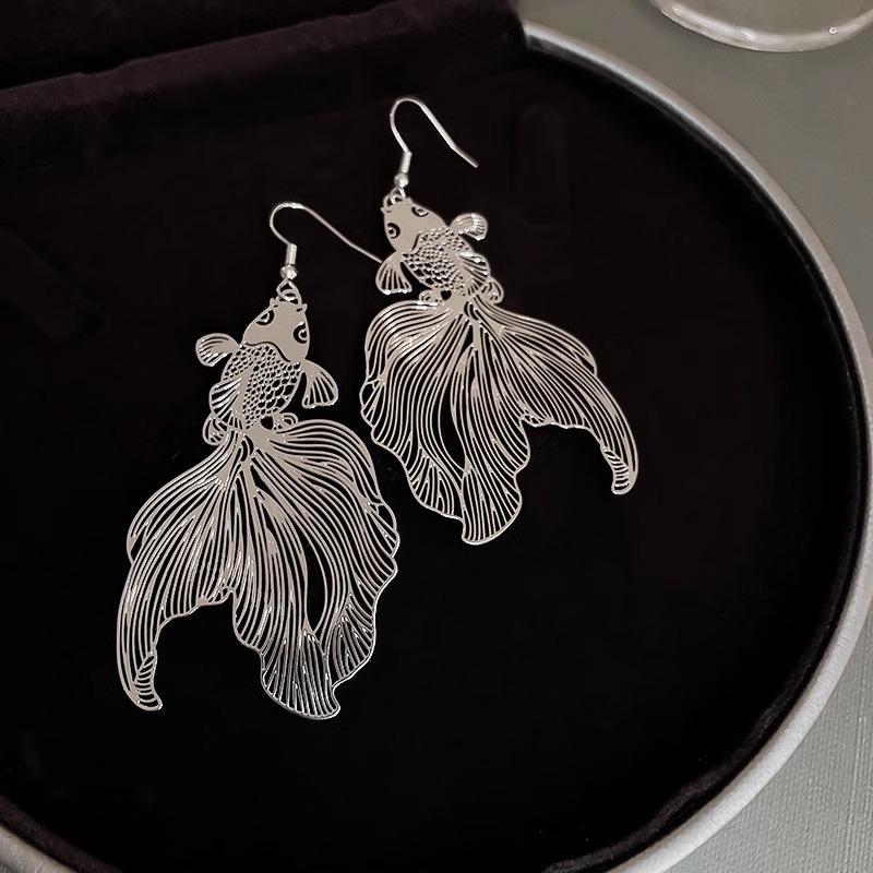 

Женские серьги-заявления с дизайном кои: Металлические заушники в стиле легкой роскоши серебряный