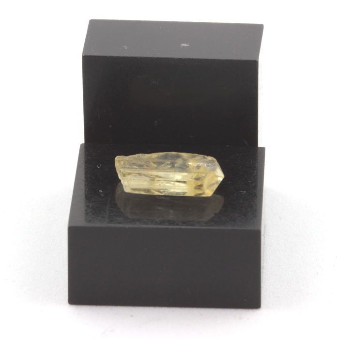 Pierres et Minéraux. Scapolite. 1.75 ct. Mpwapwa District, Dodoma Region, Tanzanie.