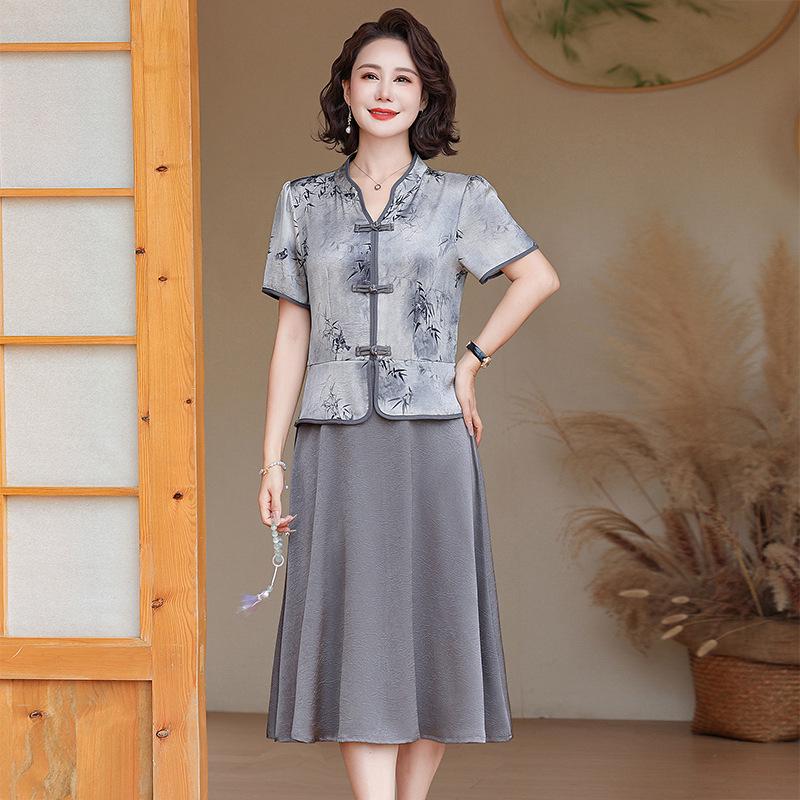 Léto 2025 Elegantní šaty v čínském stylu pro ženy středního věku - Design falešného dvoudílného vzhledu