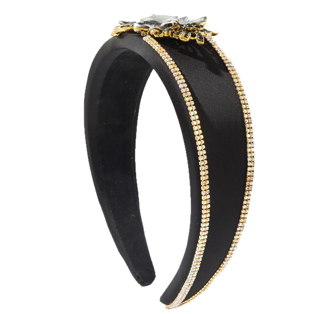 Hairband Chain with Dazzling Flowers and Wide Edge Hairband, An Elegant and Exquisite Accessory for High-class Ladies.