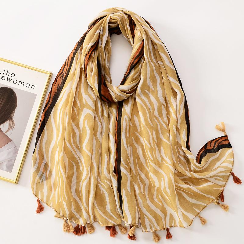 Autumn Fashion Aztec Geometric Tassel Viscose Shawl Scarf Lady High Quality Wrap Pashmina Stole Bufandas Muslim Hijab Sjaal