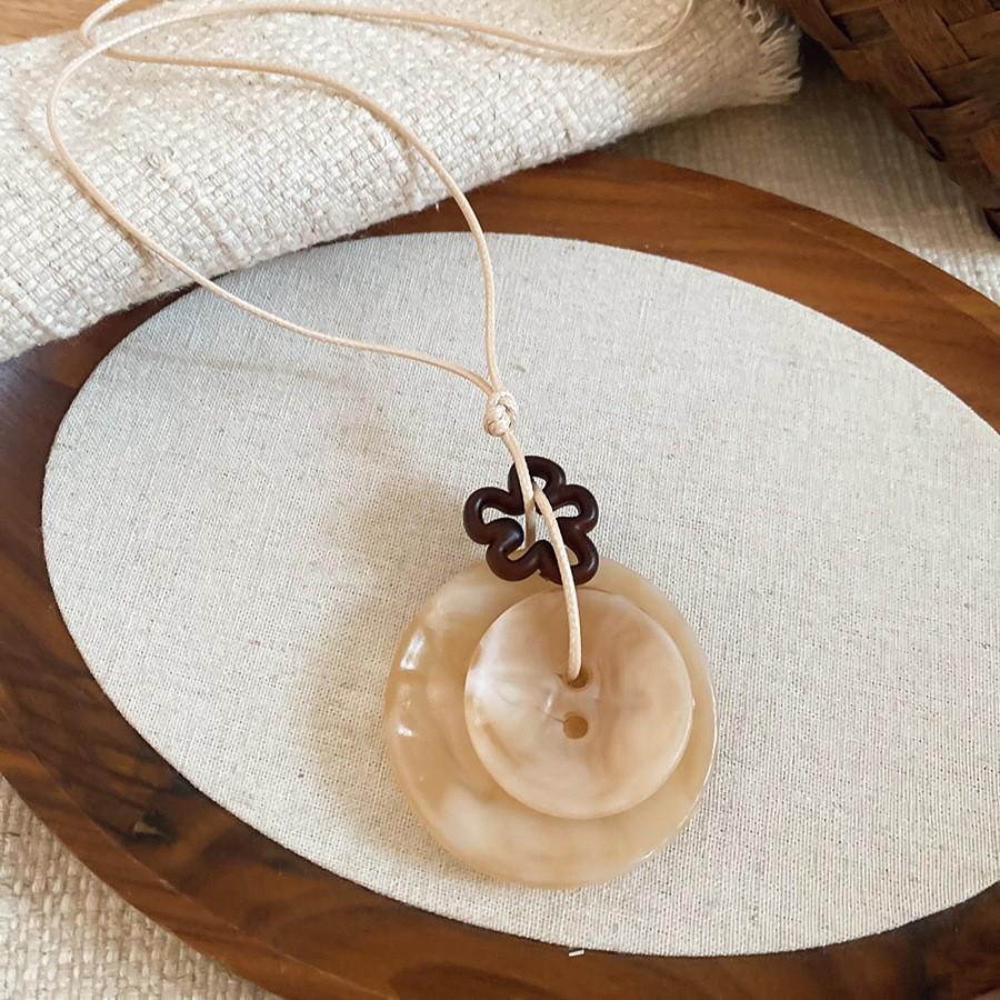 High-End Women's Retro Oval Geometric Resin Necklace