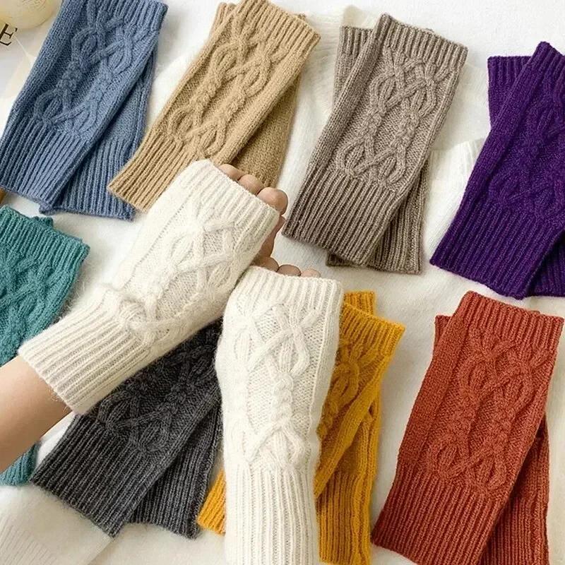 Women's Half Finger Gloves Are Soft and Warm In Winter Wool Like Knitted Arm Gloves and Neutral Black and White Gloves