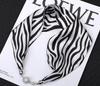 Women' printed scarf with magnetic fastening