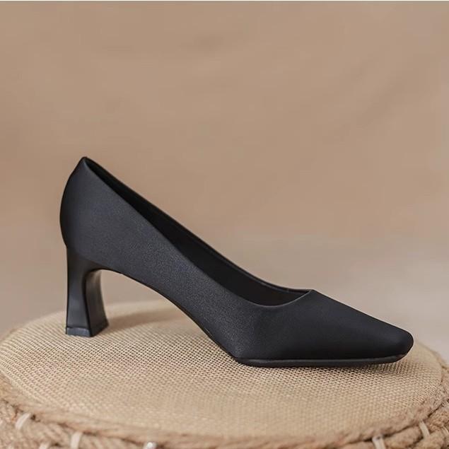 

Черные туфли на высоком каблуке, женские, из мягкой кожи, французские туфли с квадратным носком в ретро-стиле, простые, для длительной работы, с толстым каблуком, не утомляющие ноги. 41 чёрный