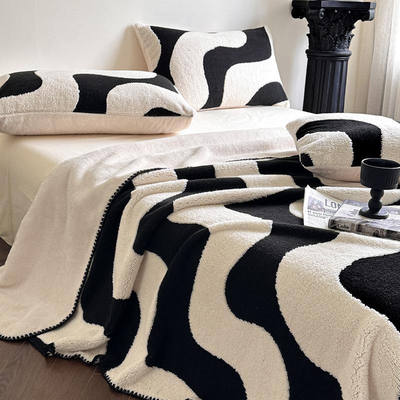 Cationic blanket solid color autumn and winter plush blanket office lunch break blanket warm home