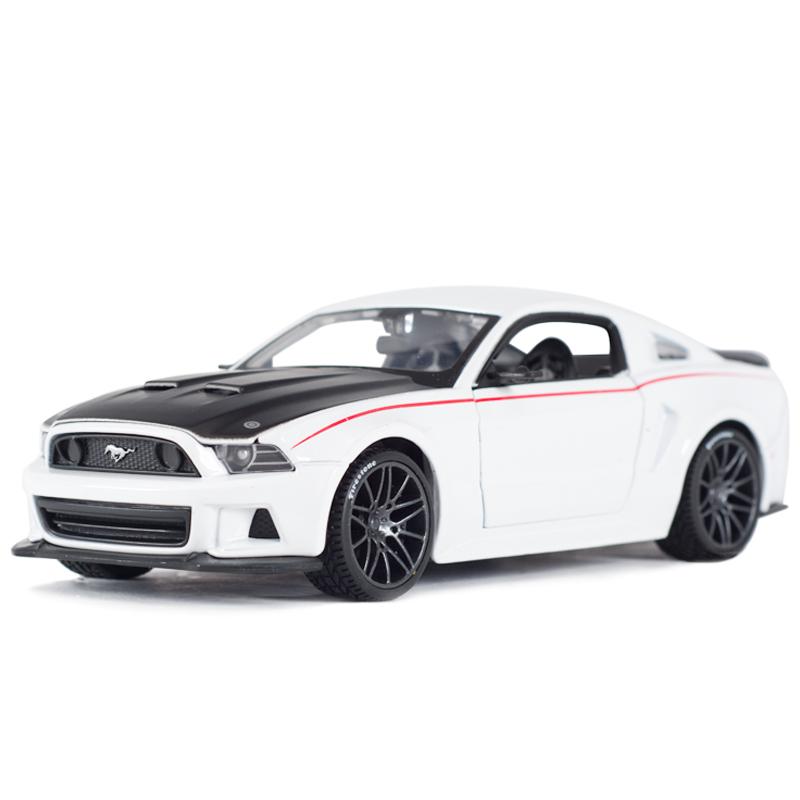 

Майсто 1:24 2014 Ford Mustang Street Racer Спортивный автомобиль Статические литые транспортные средства Коллекционная модель автомобиля Игрушки белый