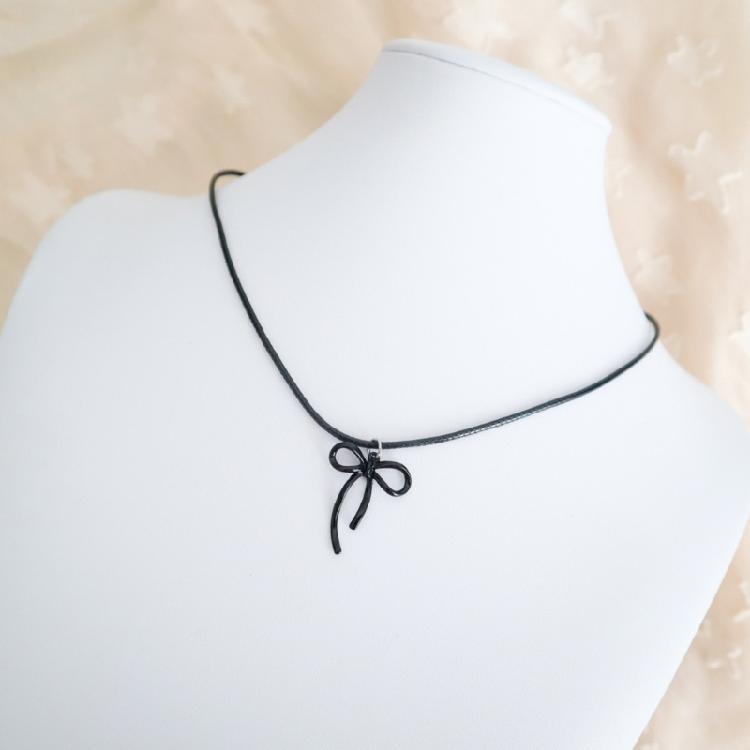 Vibrant Bowknot Pendant Necklace Ladies Fashion Bowknot Pendant Necklace Versatile Jewelry for Dating and Wedding