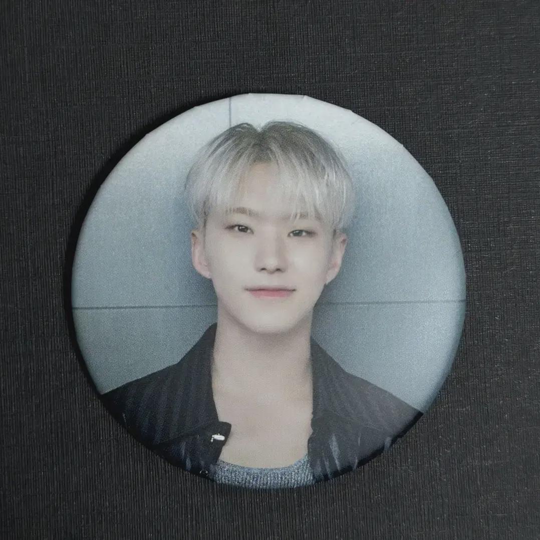 

Seventeen Right Here Japan Lighthere Japan Can Badge Hoshi