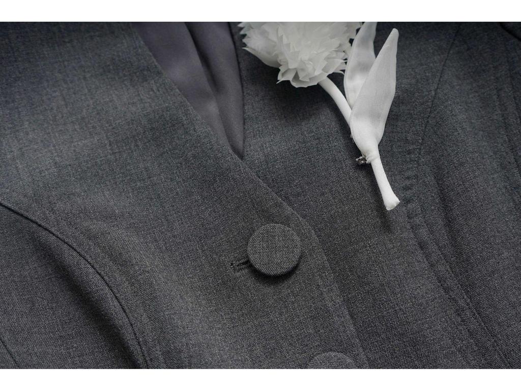 Spring 26 Grey Mixed Color Cinched Waist Dress with Brooch Decoration