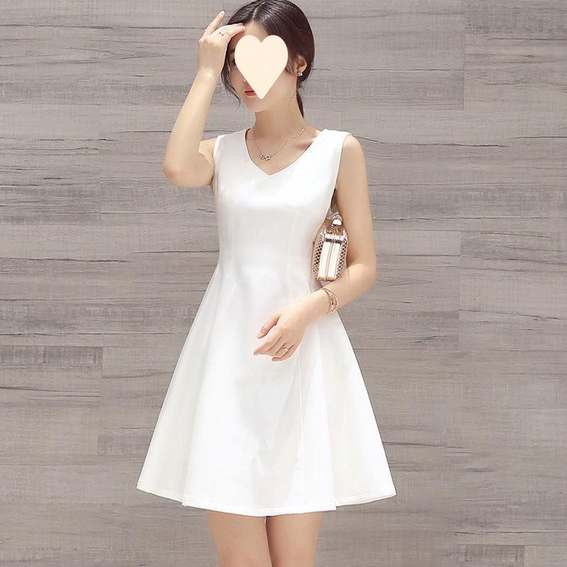 The new skirt is fashionable, sexy and thin, small white dress, small fresh women's clothing.