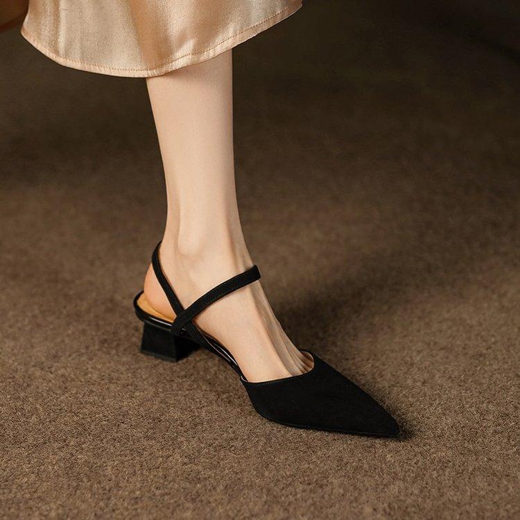 

European station single shoes 2025 spring new matte one-word buckle strap bag head sandals women s pointed head shallow mouth middle heel shoes 40 чёрный